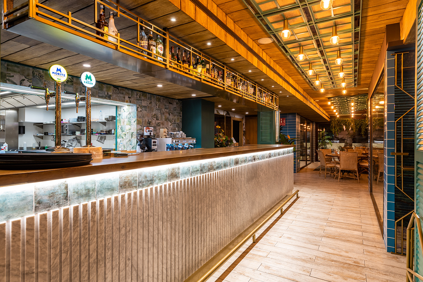 高檔餐飲空間設(shè)計(jì)，海灘餐飲室內(nèi)設(shè)計(jì)，餐飲設(shè)計(jì)，深圳餐飲空間設(shè)計(jì)