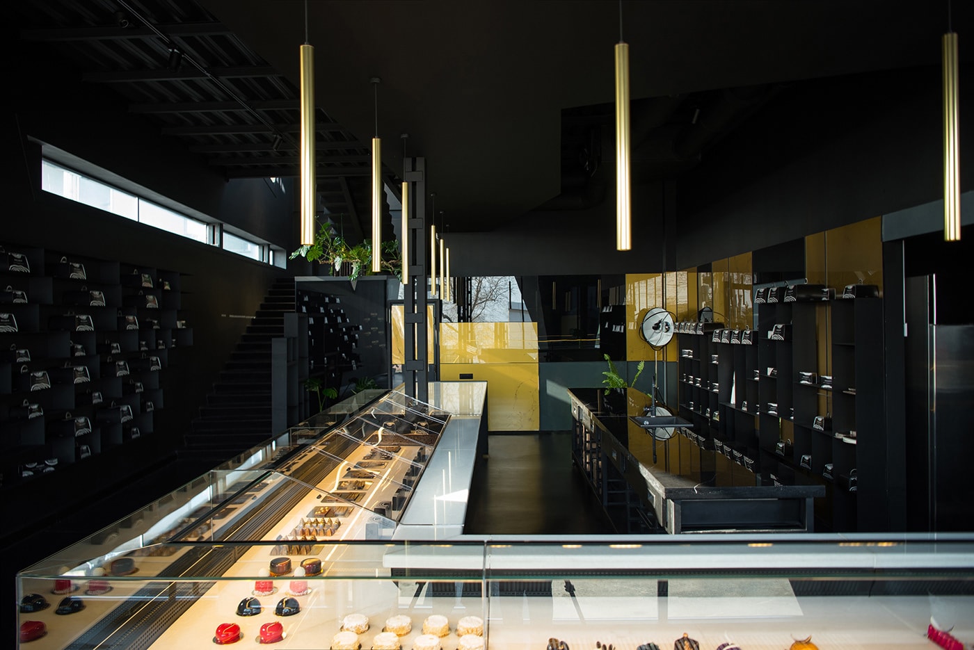 烏克蘭高級(jí)蛋糕店（餐飲）室內(nèi)設(shè)計(jì)案例，餐飲空間設(shè)計(jì)，餐飲家具設(shè)計(jì)，深圳空間設(shè)計(jì)，左右格局
